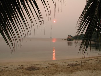 This photo of Roatan Beach in Honduras, Central America was taken by photographer Gregory Runyan from Clathe, Kansas.